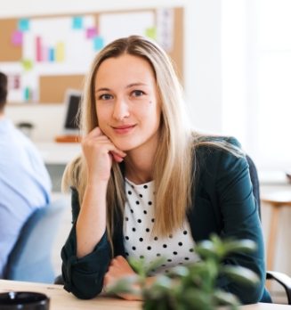 demo-attachment-523-a-portrait-of-young-businesswoman-sitting-in-a-3SY89AP
